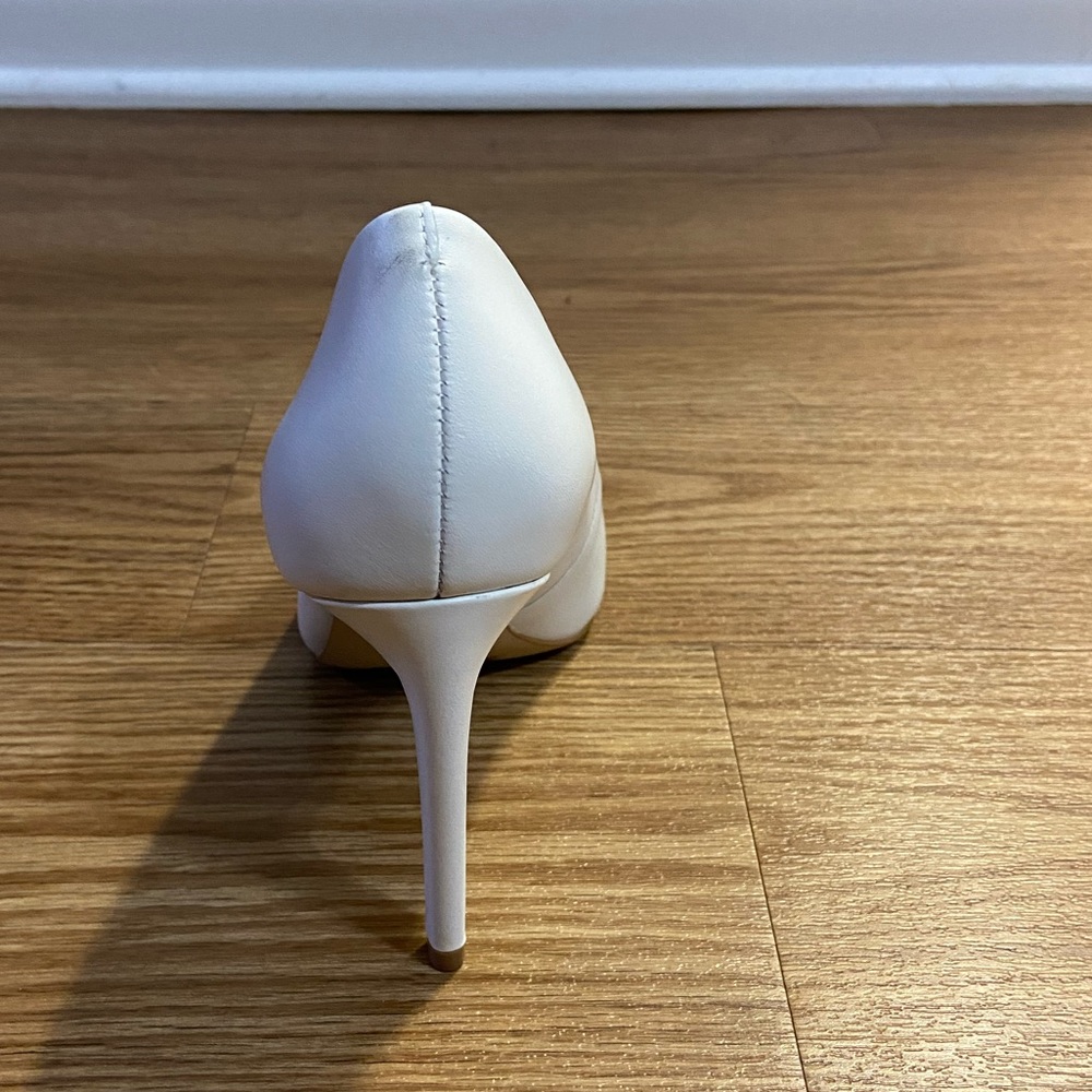 Gianni Bini white pumps - Picture 3 of 11